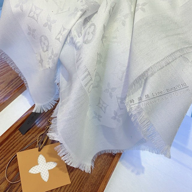 Louis Vuitton秋冬新款女士圍巾 路易威登明星同款圍巾 真絲羊毛LV披肩大方巾  mmj1721